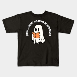 Shhh... ghost reading in progress. Cute ghost reading a book. Halloween Kids T-Shirt